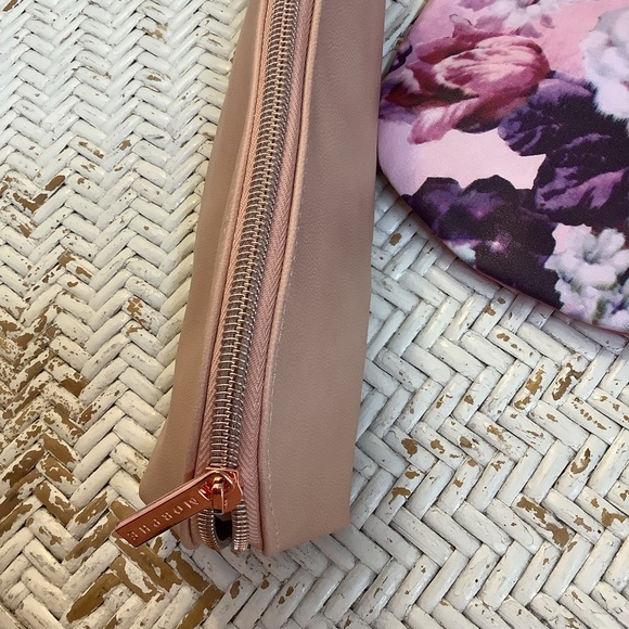 NEW! Set of 5 cosmetic bags. - Picture 4 of 5